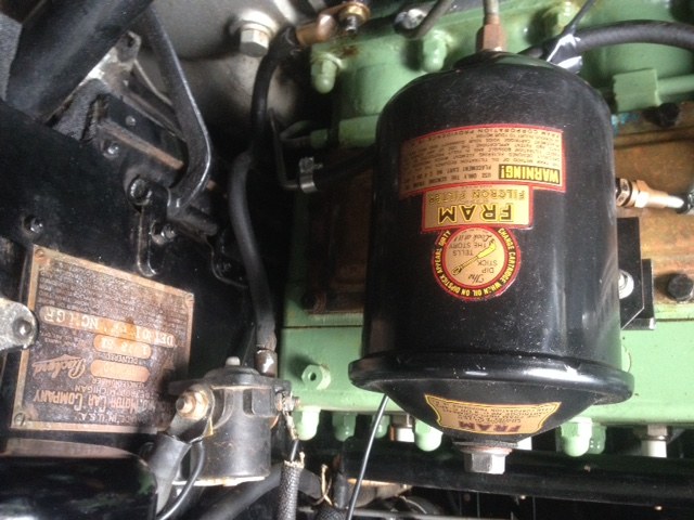 Packard 726 von 1930 – Motorraum und Luftfilter